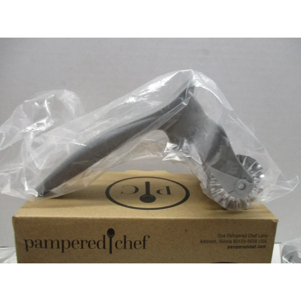 Pampered Chef Rolling Cookie Cutter 1442 Brand New